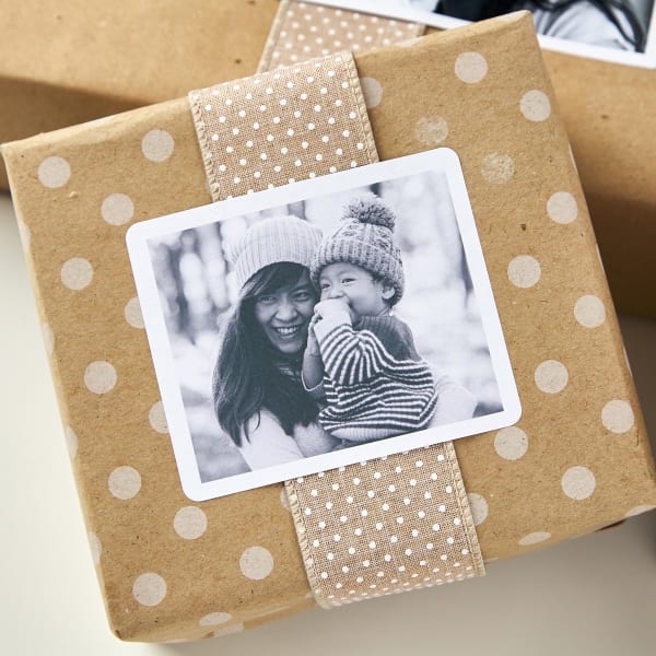 A gift wrapping idea with a photo label. 