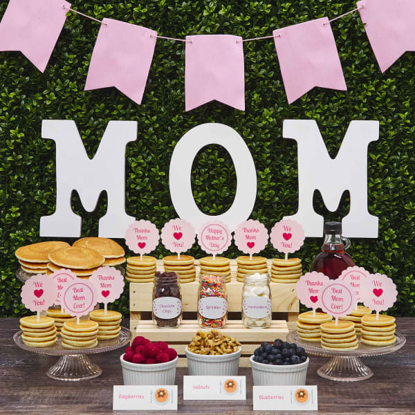 A buffet of pancakes and toppings is laid out for a brunch and personalized with Avery labels and tent cards.