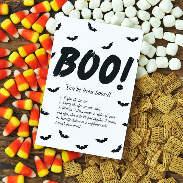 "You've been booed" card with instructions for booing friends. Avery card 5689 is printed with a black and white design featuring bats. 